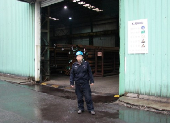 鞍钢股份无缝厂---1号生产线，提货现场实地图片，协调员王呈新负责