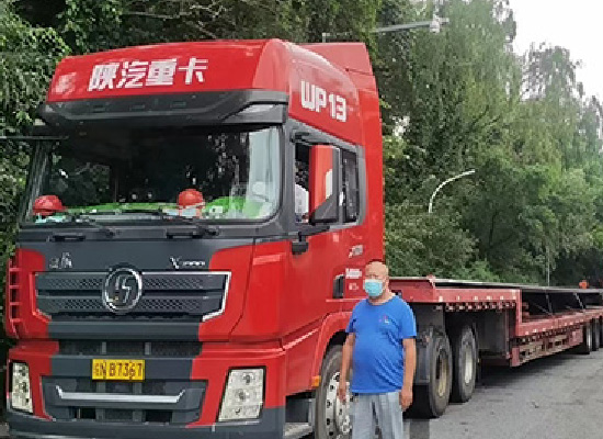 钢都物流公司给鞍钢客户装载钢板到全国各地厂家！