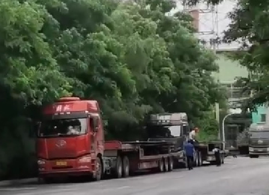 钢都物流公司给鞍钢客户装载钢板到全国各地厂家！