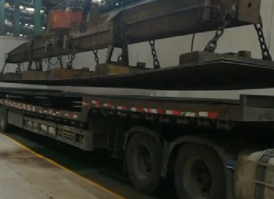 钢都物流公司给鞍钢客户装载钢板到全国各地厂家！